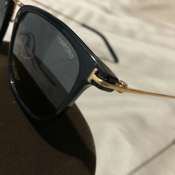 TOM FORD Sunglasses Beau TF672 Black / Gold - Picture 2 of 2